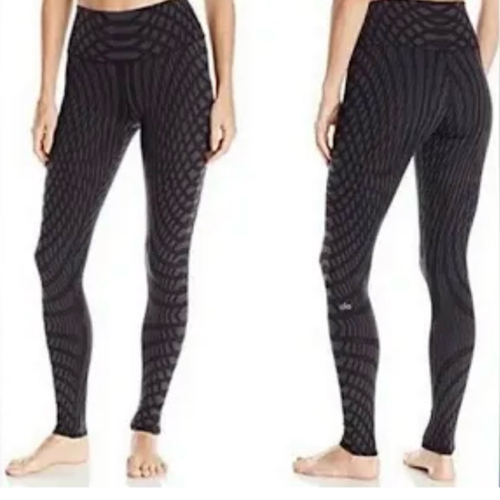 Alo Yoga Airbrush Legging in black arches print, size M
